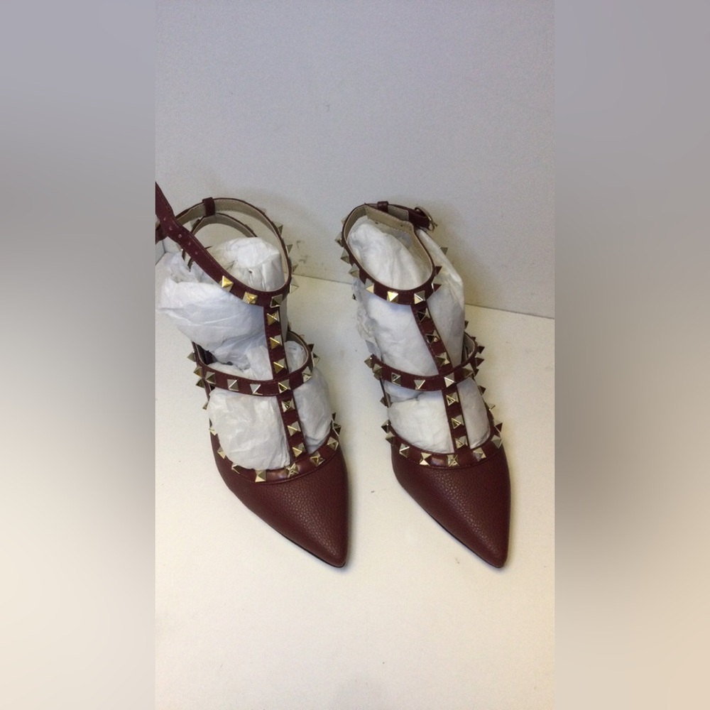 Heels - Picture 3 of 8
